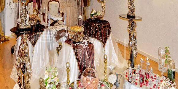 سفره عقد با تم سفید و ترمه قدیمی