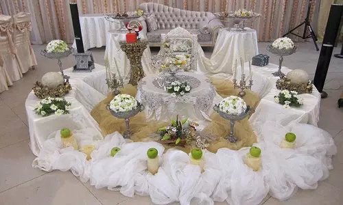 نمای یک سفر عقد سفید فیلی روشن زیبا