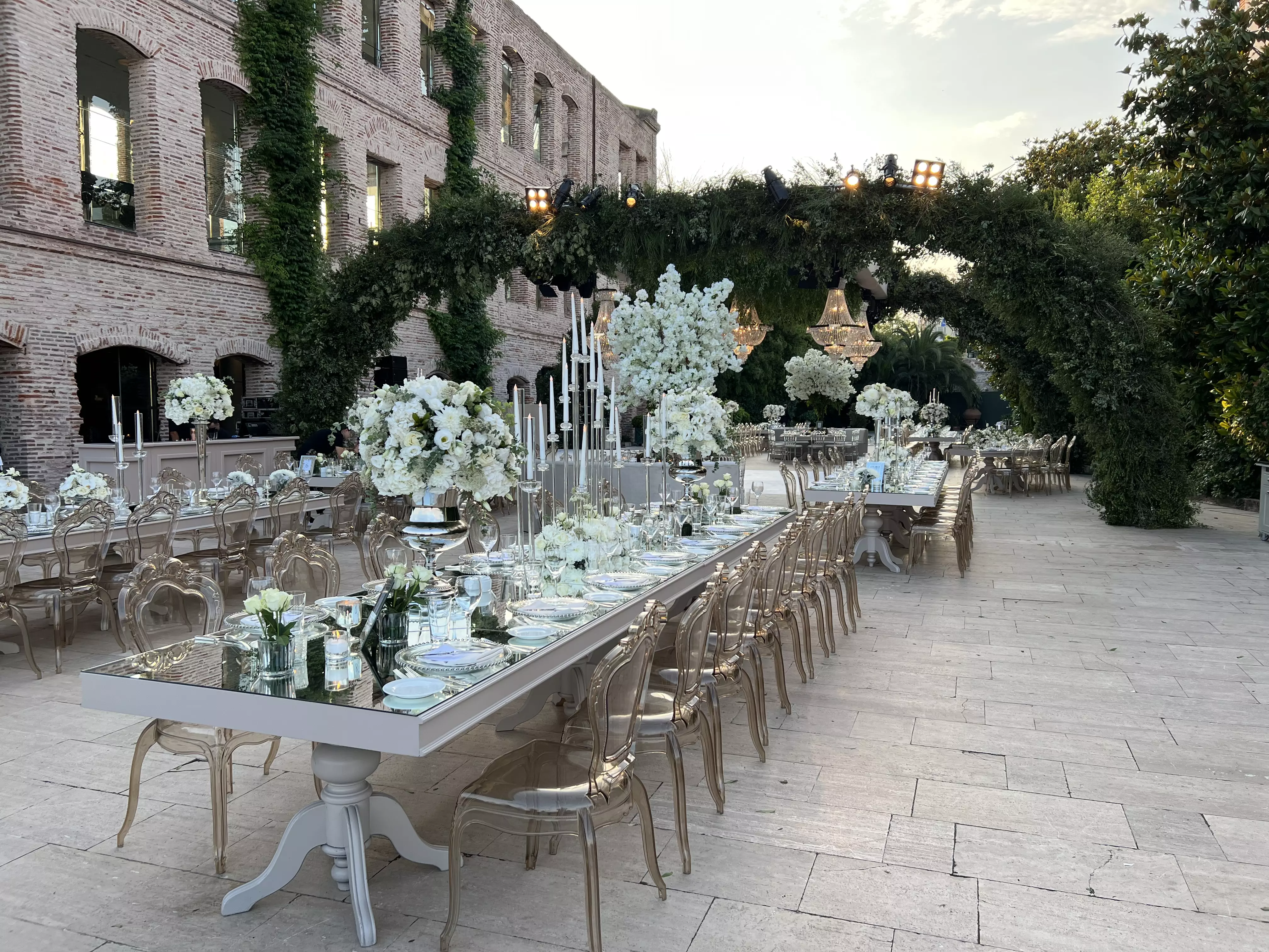 باغ تالار مجلل