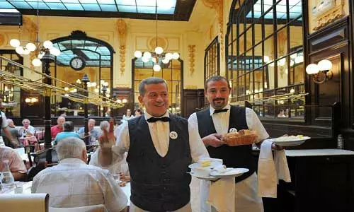 پوشش کارکنان تالارهای عروسی _ تشریفات ثمین