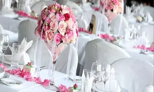 گل آرایی میز شام عروسی _ تشریفات ثمین