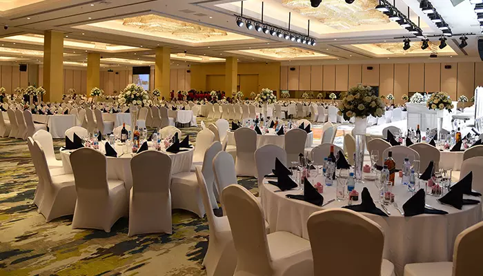 گل آرایی میز شام در مراسم بله برون