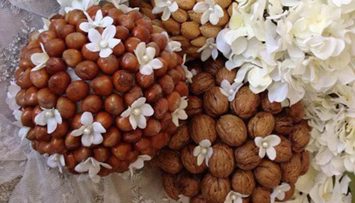 استفاده از بادام در چیدن سفره عقد ساده و شیک